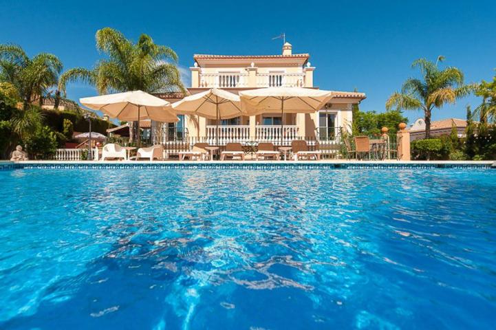 Casa con terreno en venta en Coín, Coin photo 0