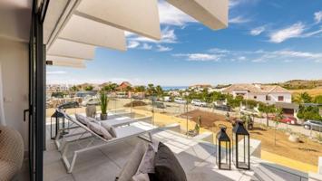 Apartamento en venta en Estepona, La Concha - Resina Golf photo 0