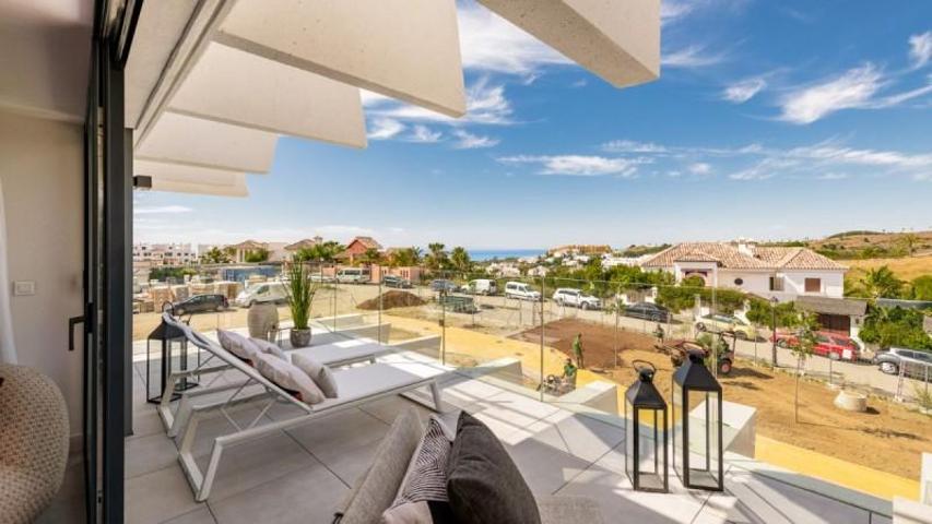 Apartamento en venta en Estepona, La Concha - Resina Golf photo 0
