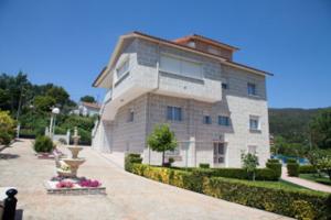 Casa en venta en Poio, Samieira photo 0