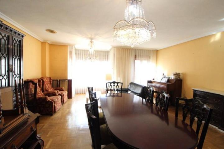 Piso en venta en Oviedo, Centro photo 0