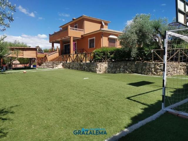 Chalet en venta en Arriate, Arriate photo 0