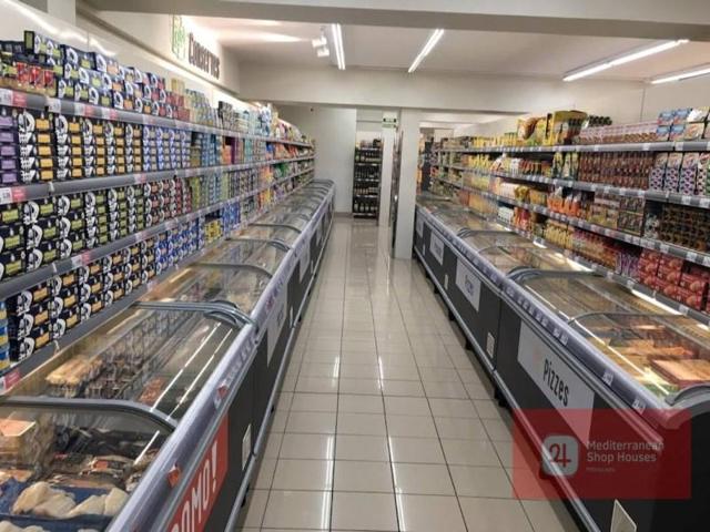 Local comercial en venta en Viladecans photo 0