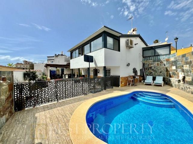 Chalet en venta en Nerja photo 0