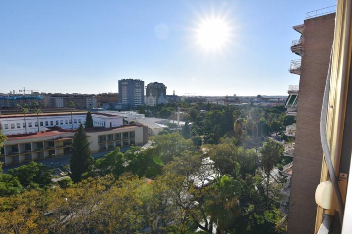 Piso en venta en Sevilla, Nervion photo 0
