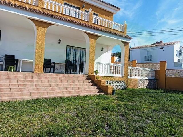 Casa con terreno en venta en Rincón de la Victoria photo 0