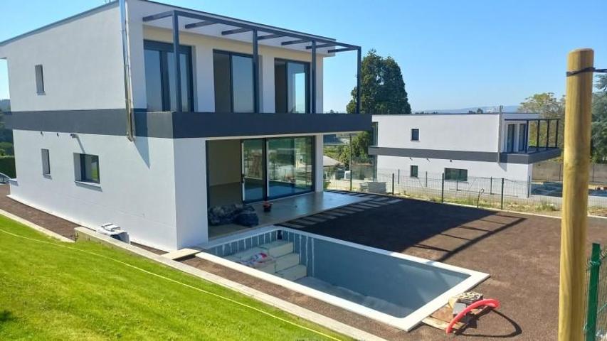 Chalet en venta en Oleiros, Oleiros photo 0