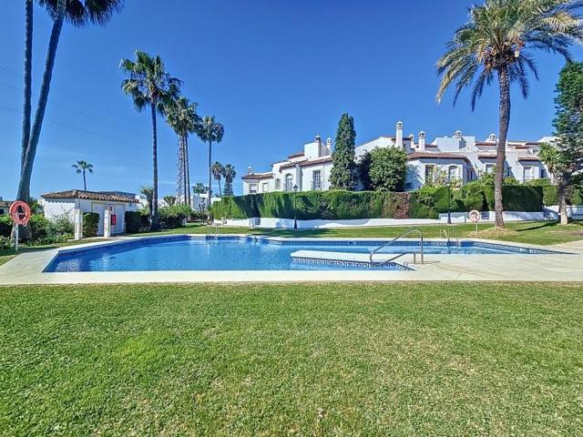 Bungalow en venta en Estepona, Bel - Air photo 0