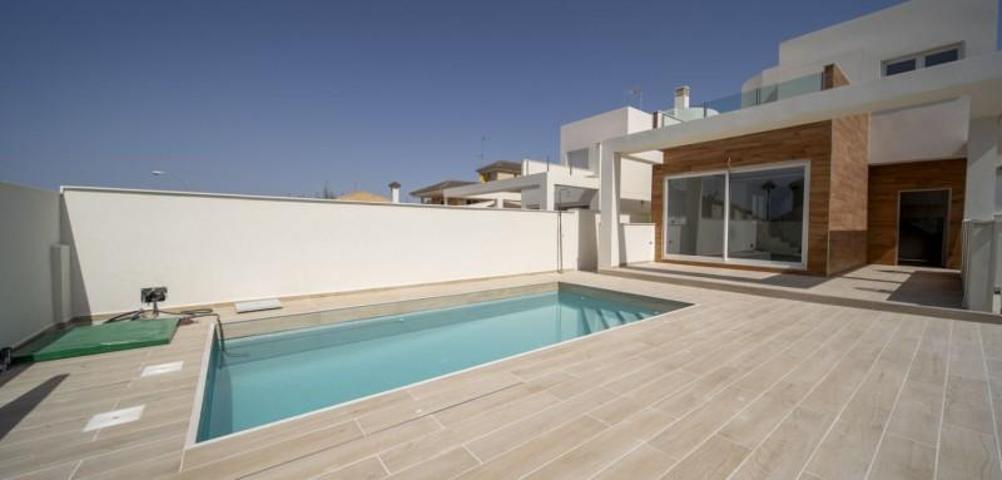 Chalet en venta en Torrevieja, Aguas Nuevas photo 0
