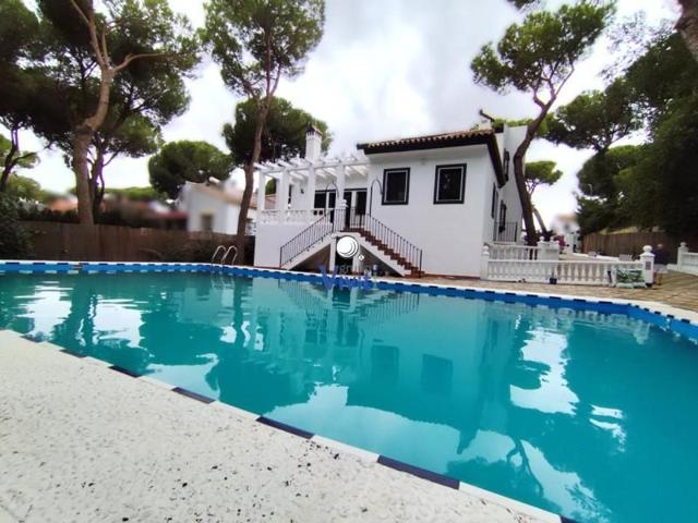 Chalet en venta en Alcalá de Guadaira, Pinares De Oromana photo 0