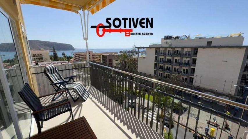 Apartamento en venta en Arona, Los Cristianos photo 0