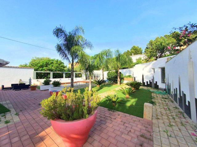 Chalet en venta en Denia, Centro Urbano photo 0