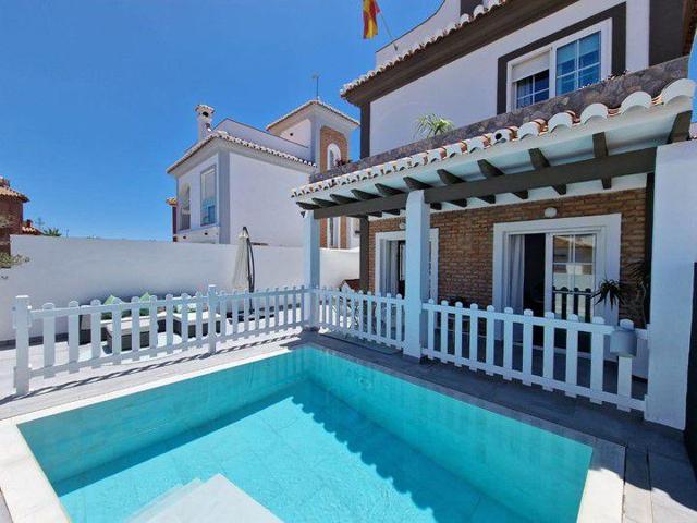 Casa en venta en Nerja, Urbanizacion - Punta Lara photo 0