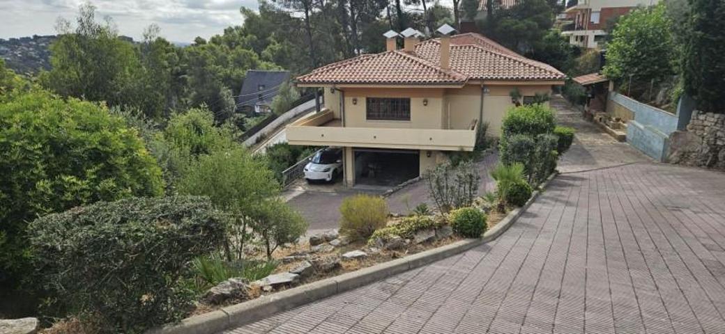 Casa en venta en Corbera de Llobregat, Corbera De Llobregat photo 0