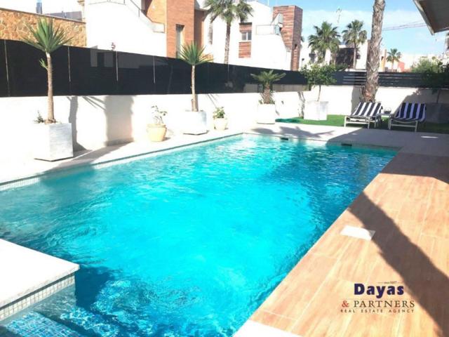 Chalet en venta en Torrevieja, La Mata photo 0