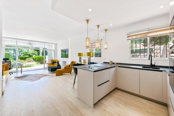 Adosada en venta en Marbella, Nueva Andalucia photo 0