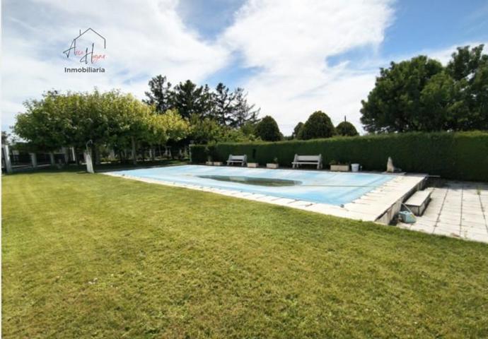 Chalet en venta en Villares de la Reina, Villares De La Reina photo 0