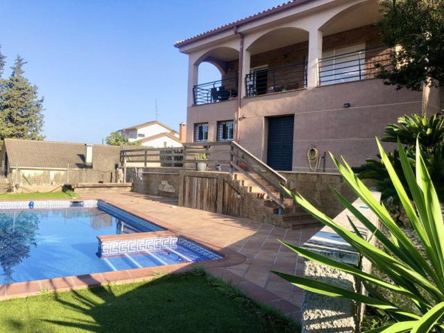 Casa en venta en Sant Fost de Campsentelles, Mas Llombart photo 0