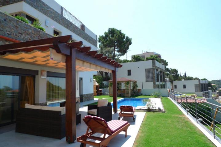 Casa en venta en Lloret de Mar, Cala Canyellas photo 0