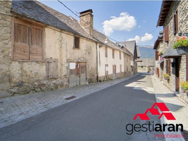 Casas de pueblo en venta en Vielha e Mijaran photo 0