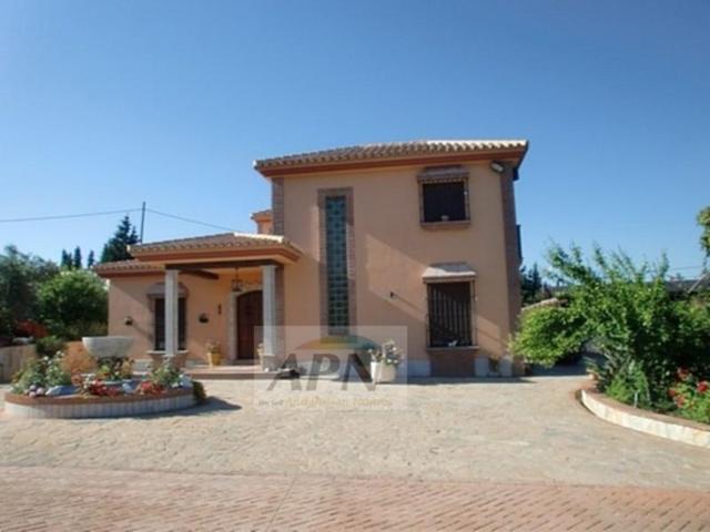 Casa con terreno en venta en Alora photo 0