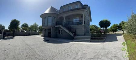 Chalet en venta en Bergondo, Vixoi photo 0