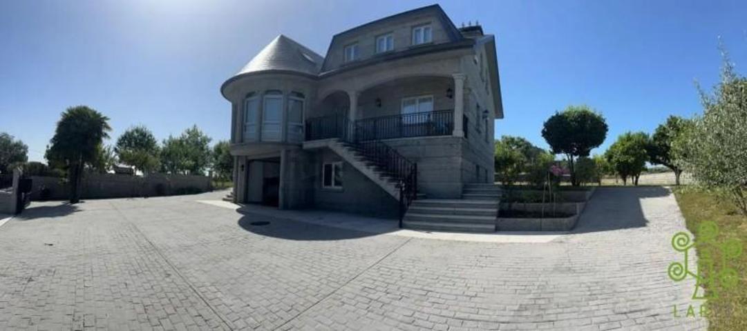 Chalet en venta en Bergondo, Vixoi photo 0