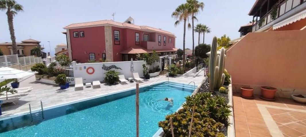 Adosada en venta en Adeje photo 0