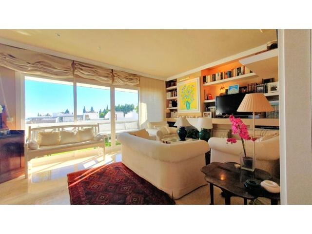 Piso en venta en Marbella, Milla de Oro photo 0