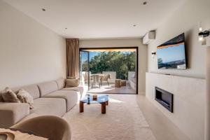 Apartamento en venta en Benahavís, Puerto del Almendro photo 0