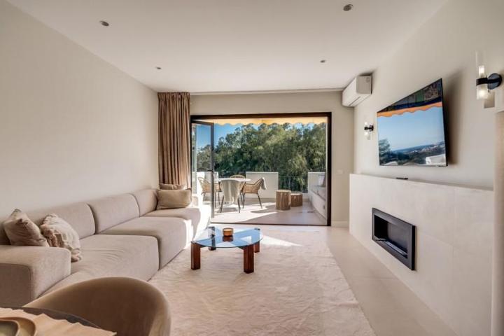 Apartamento en venta en Benahavís, Puerto del Almendro photo 0