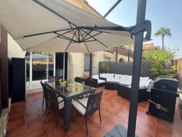 Chalet en venta en Marbella, Puerto Banus photo 0