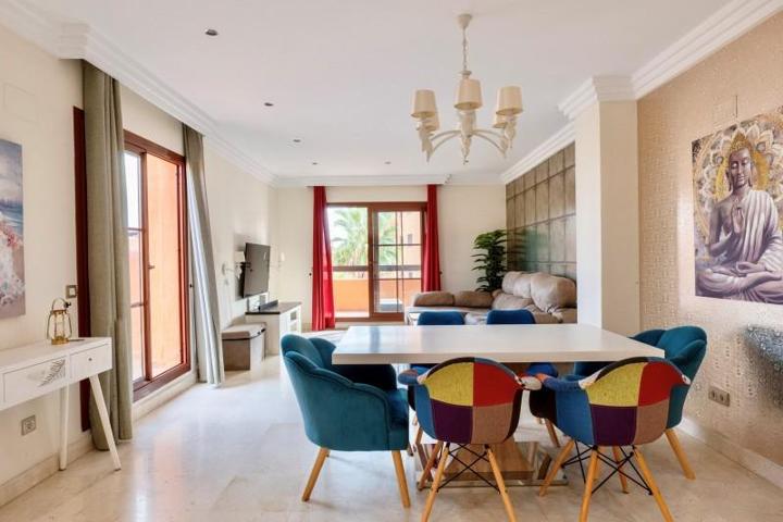 Aticos en venta en Benahavís, Benahavis photo 0