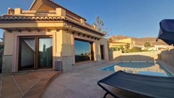 Chalet en venta en Aguadulce photo 0