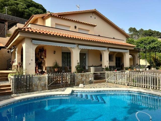 Casa en venta en Cabrils, Cabrils photo 0