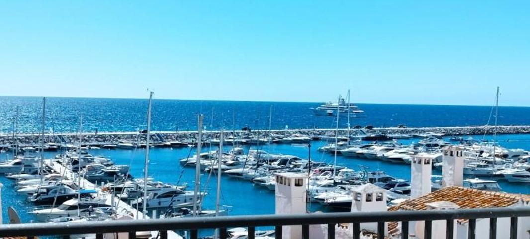 Apartamento en venta en Marbella, Puerto - Puerto Banús photo 0