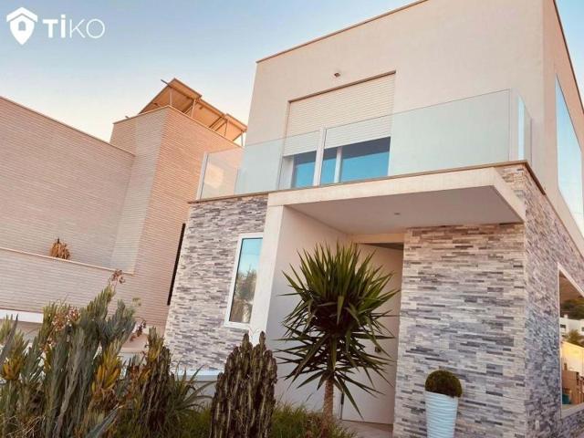 Chalet en venta en Nerja, Nerja photo 0