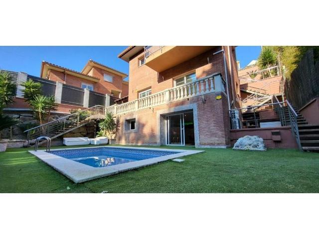 Casa en venta en Alella photo 0