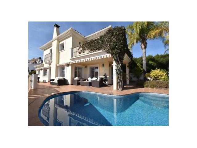 Chalet en venta en Fuengirola photo 0