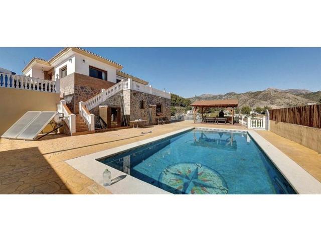 Chalet en venta en Nerja photo 0