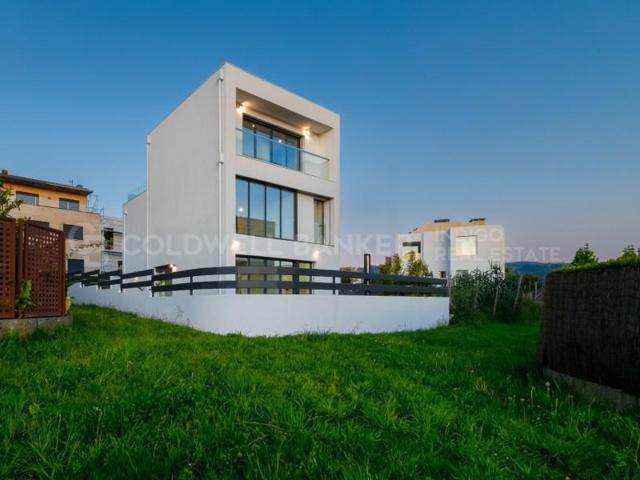 Chalet en venta en Vigo photo 0