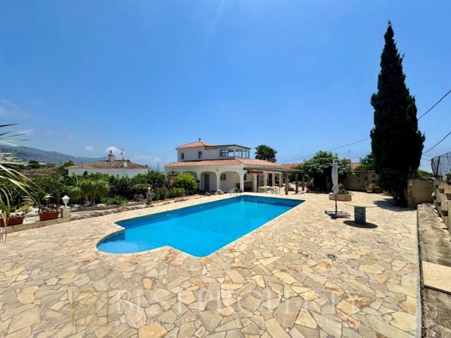 Chalet en venta en Nerja photo 0