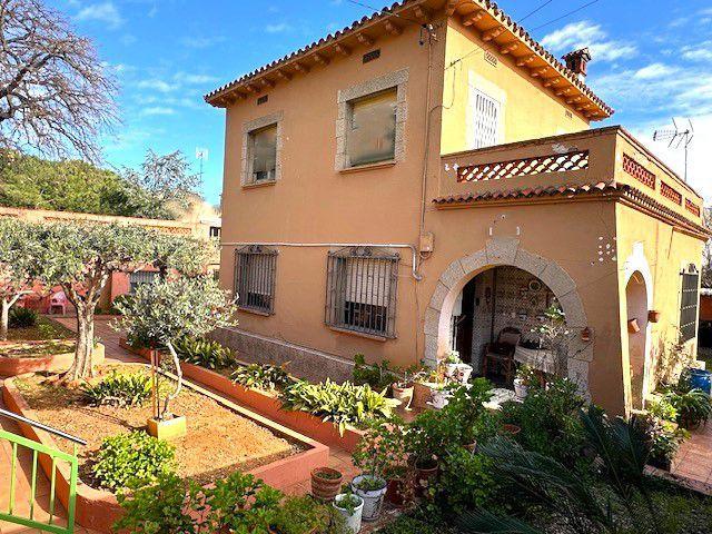 Casa en venta en Sant Boi de Llobregat, Parque Marianao photo 0