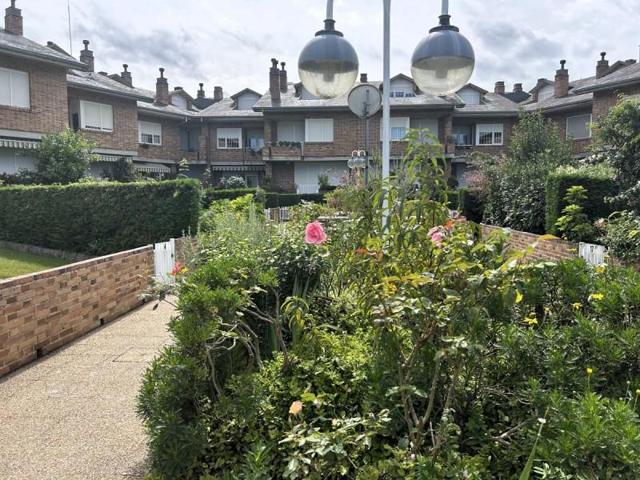 Adosada en venta en Laredo, Centro photo 0