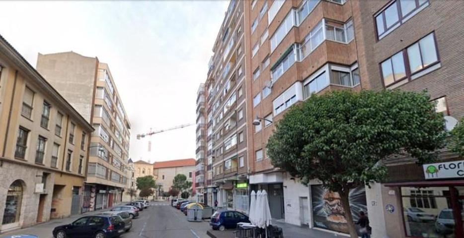 Local comercial en venta en Valladolid, Centro photo 0