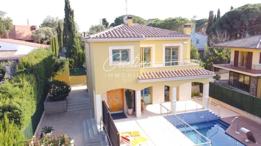 Casa en venta en Castell-Platja d'Aro, S' Agaro photo 0