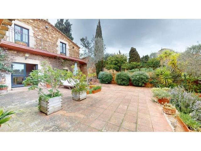 Casa con terreno en venta en Mont-ras photo 0