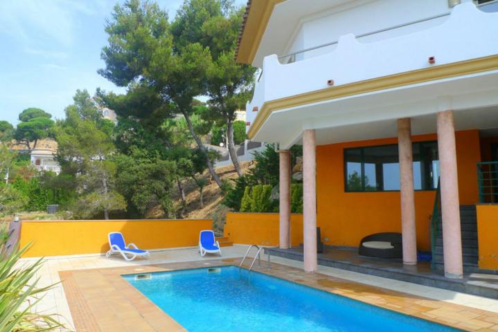 Casa en venta en Lloret de Mar, Cala Canyellas photo 0