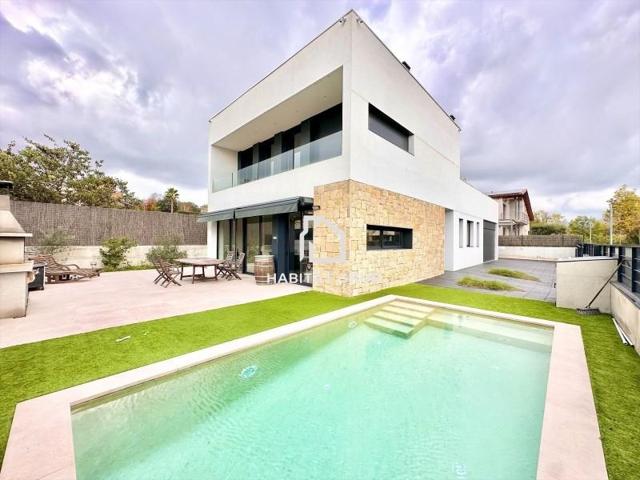 Chalet en venta en Canovelles photo 0