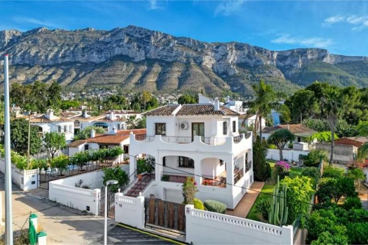 Chalet en venta en Denia photo 0